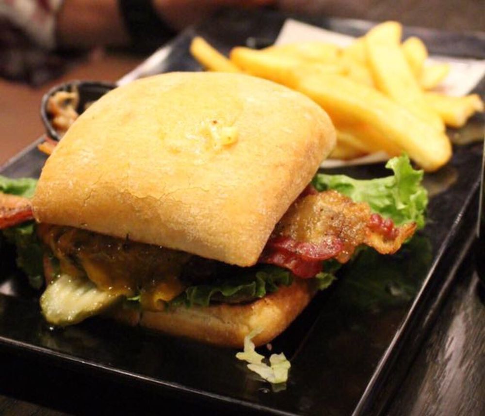 Red Robin Gourmet Burgers and Brews 1025 Vann Dr, Jackson
