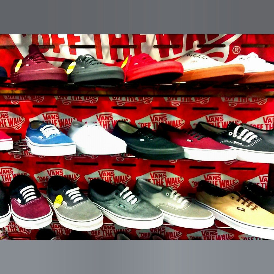 Foot Locker 7600 Kingston Pike Suite 1154, Knoxville