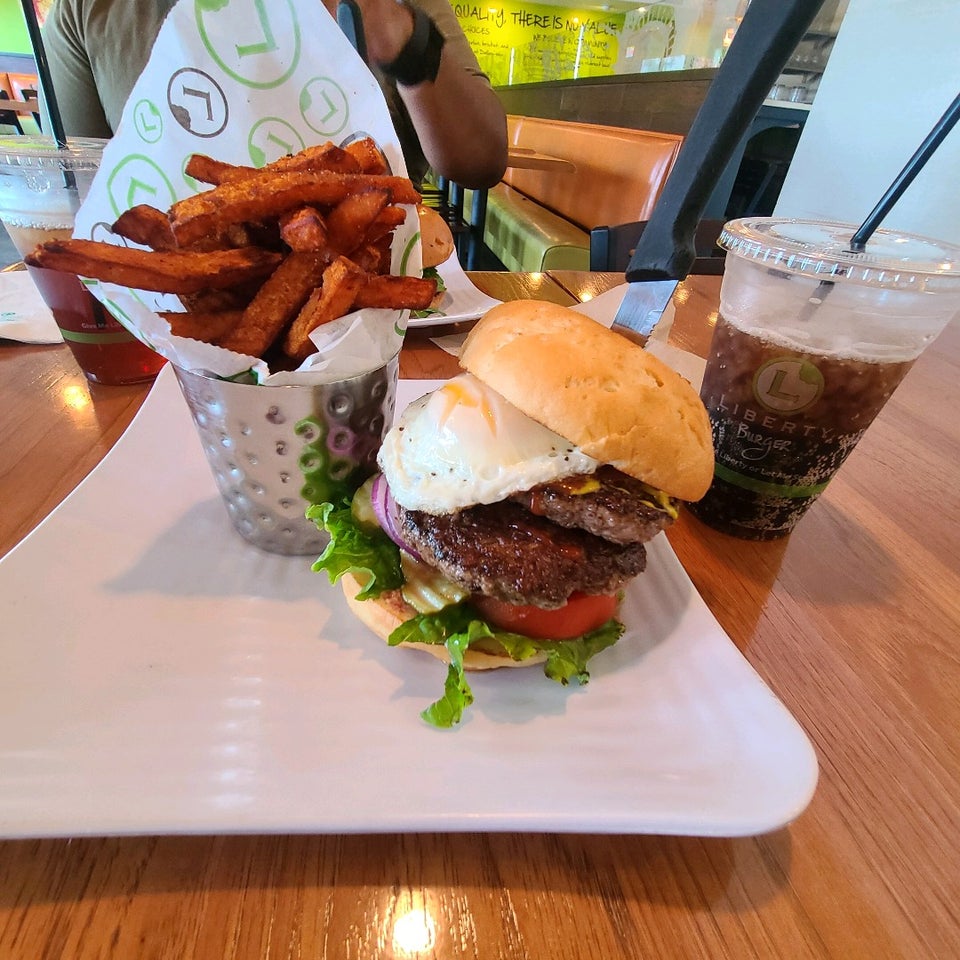 Liberty Burger 824 W Stacy Rd #800, Allen