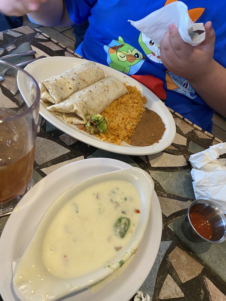 El Manantial Restaurant 3823 E Amarillo Blvd, Amarillo