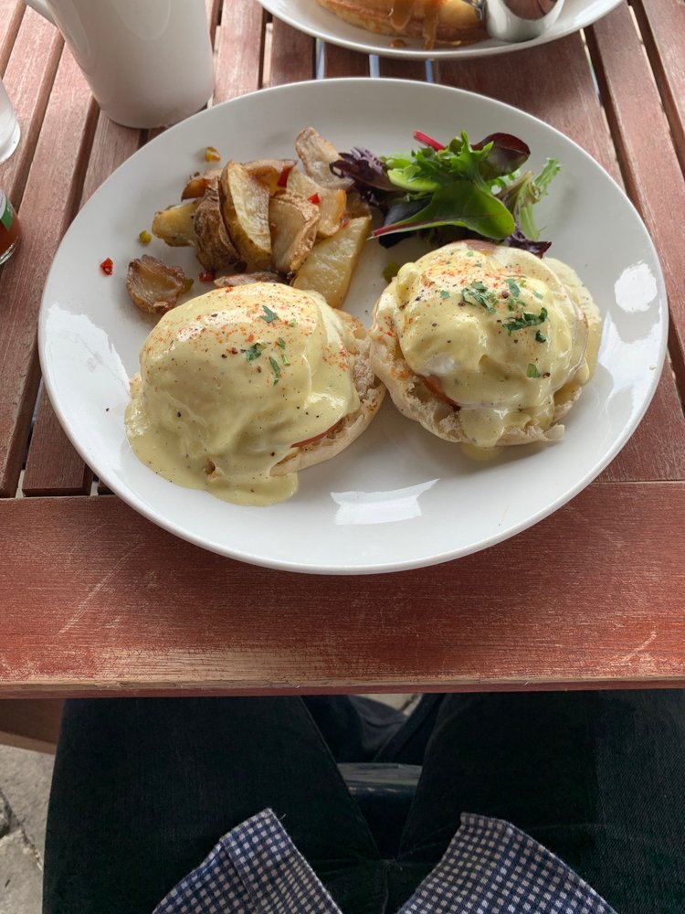 Lola's Bistro 1335 Palm Blvd, Brownsville