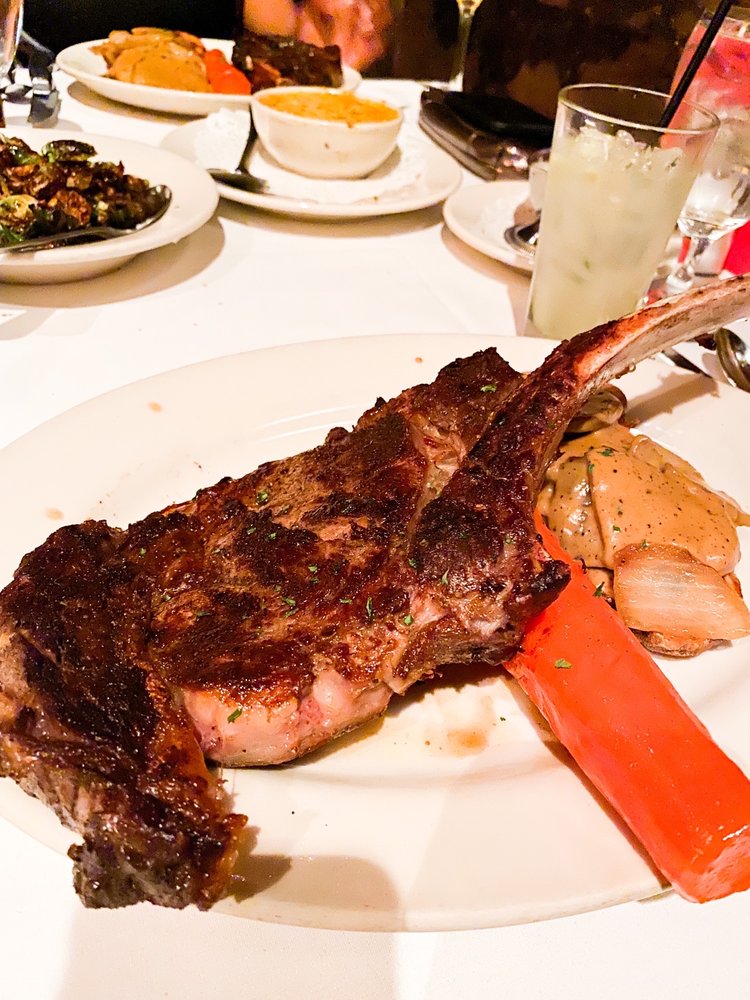 Bob's Steak & Chop House 555 S Lamar St, Dallas