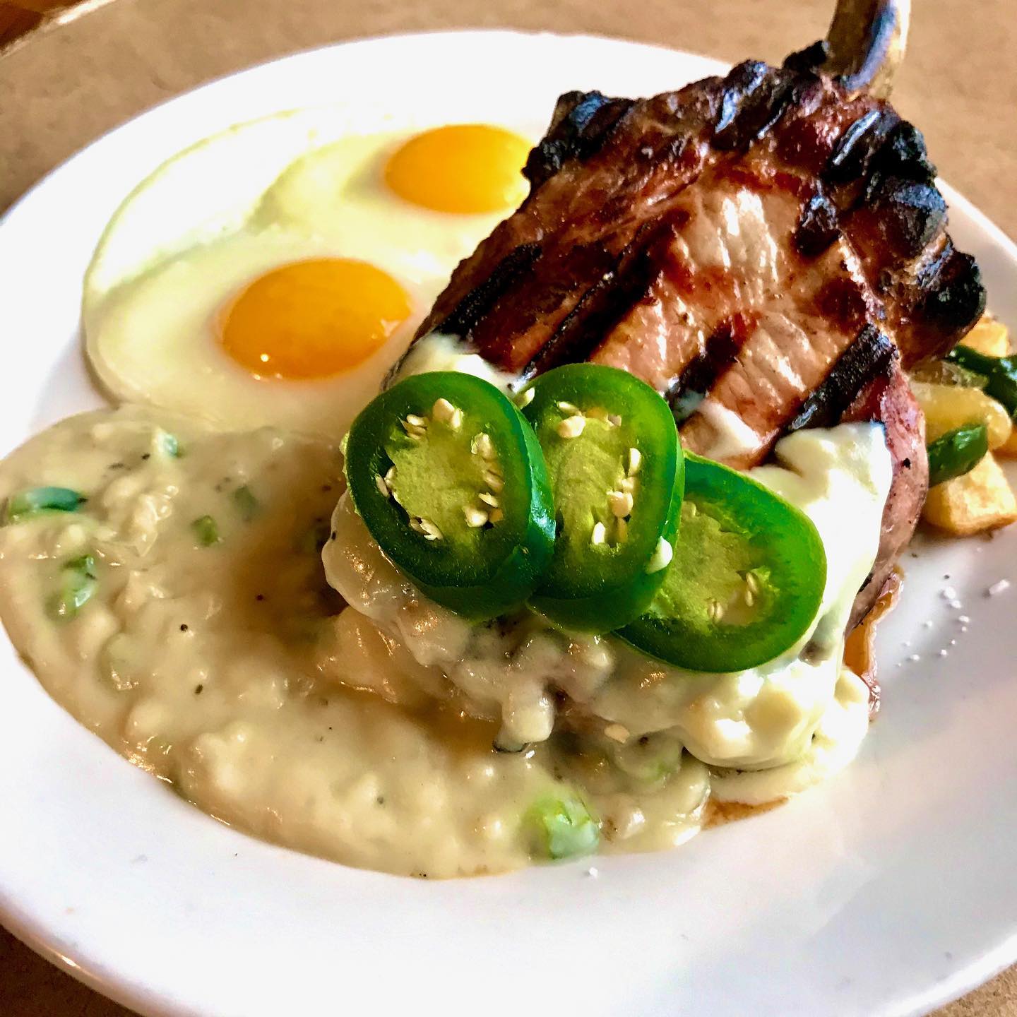Victor Hugo's Dining and Bar 1115 N Beckley Ave, Dallas
