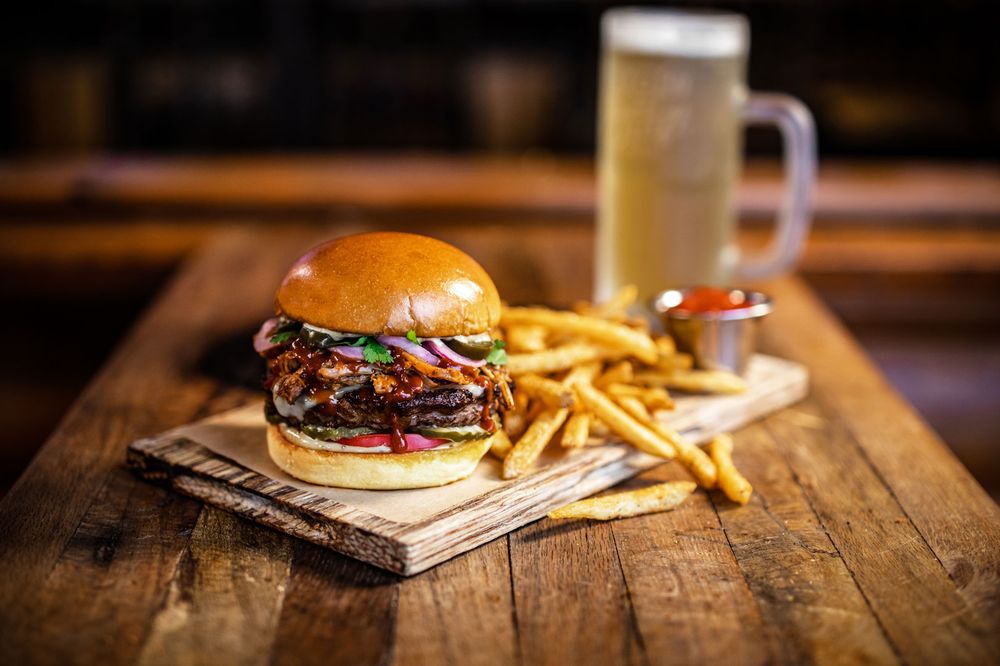 Twin Peaks Restaurant 955 Sunland Park Dr, El Paso