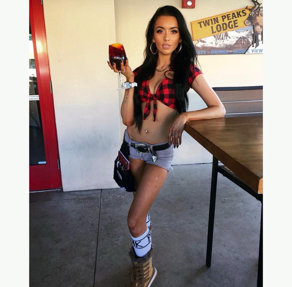 Twin Peaks Restaurant 5651 SW Loop 820, Fort Worth