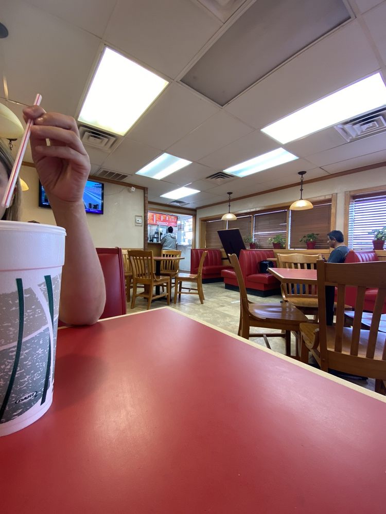 Tommy's Famous Burgers 117 University Ave, Lubbock