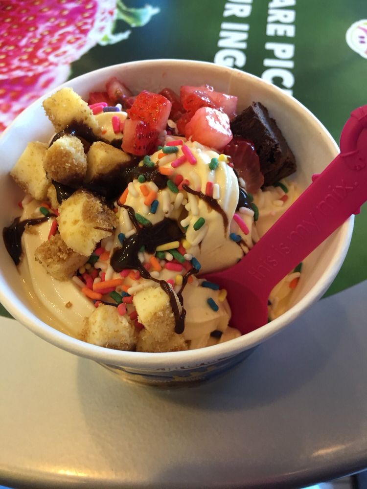 Menchie's Frozen Yogurt at Kingsgate South 8201 Quaker Ave #103, Lubbock