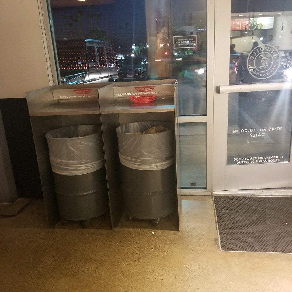 Chipotle Mexican Grill 7300 N 10th St #30, McAllen