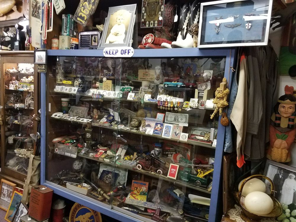 Mel's Antiques & Collectibles