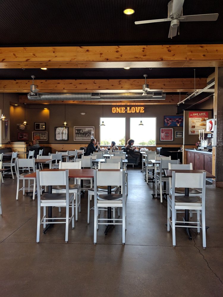Raising Cane's Chicken Fingers 1000 W 15th St, Plano