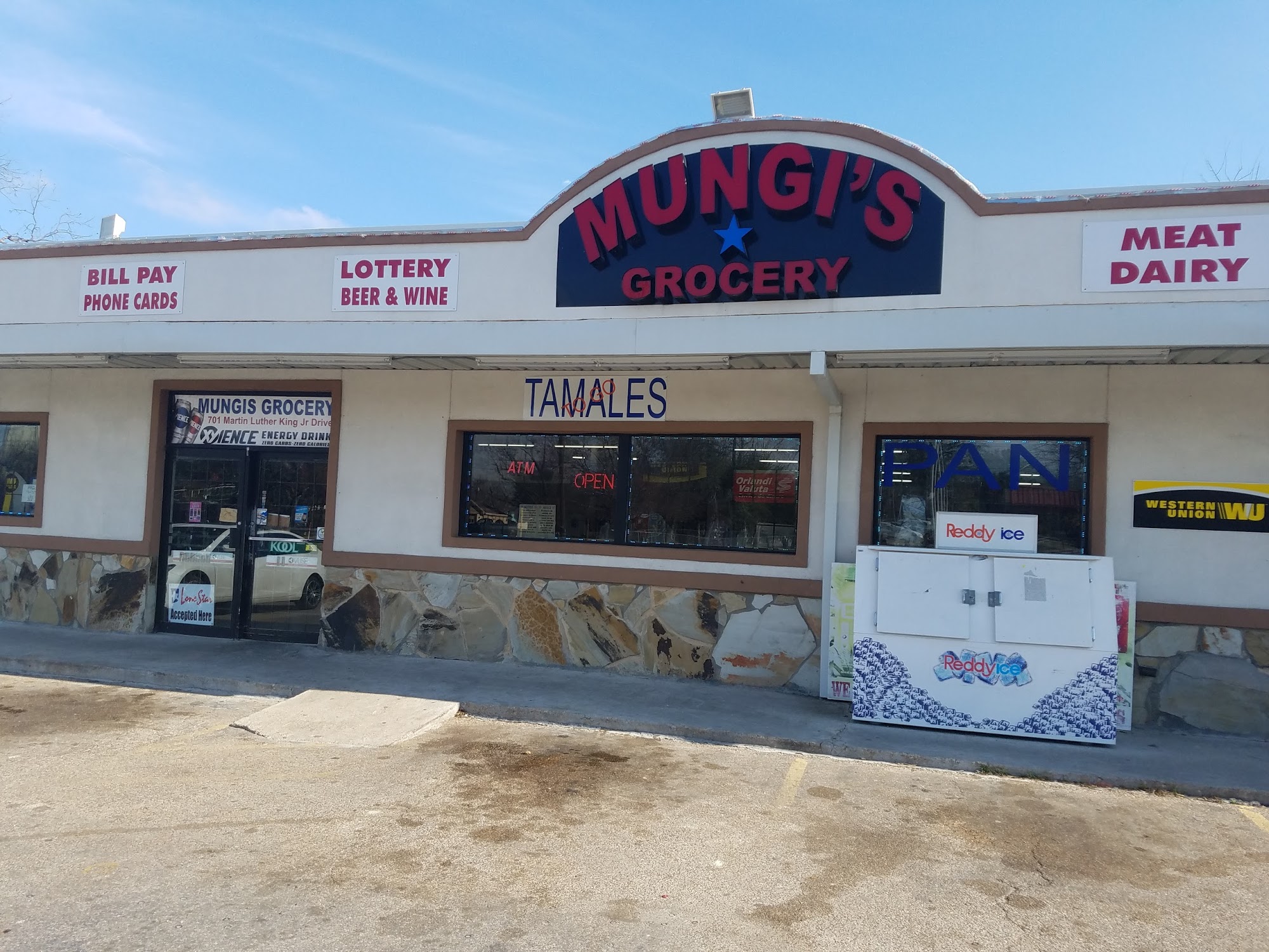MUNGIS GROCERY STORE
