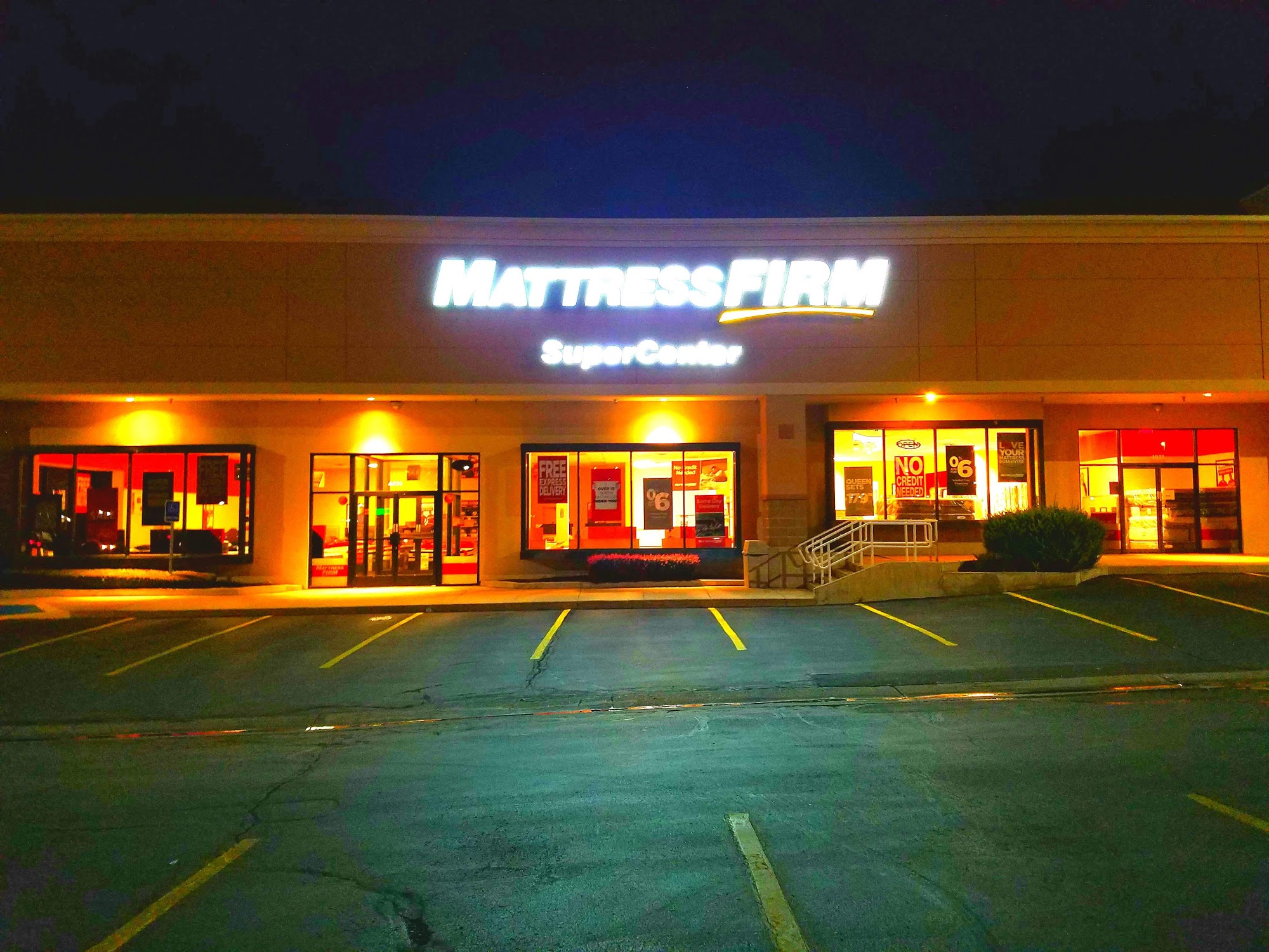 Mattress Firm Clearance Center Riverdale