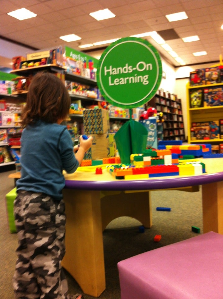 Barnes & Noble 10180 S State St, Sandy