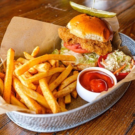Vola’s Dockside Grill and Hi-Tide Lounge 101 N Union St, Alexandria