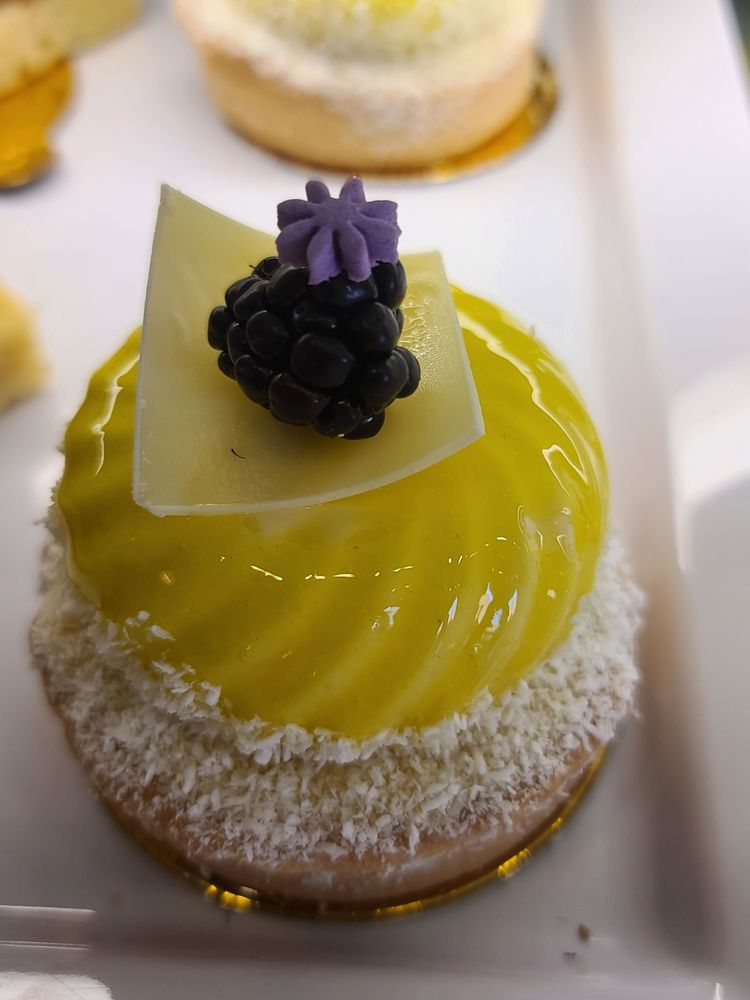 Hollin Hall Pastry Shop 7920 Fort Hunt Rd, Alexandria