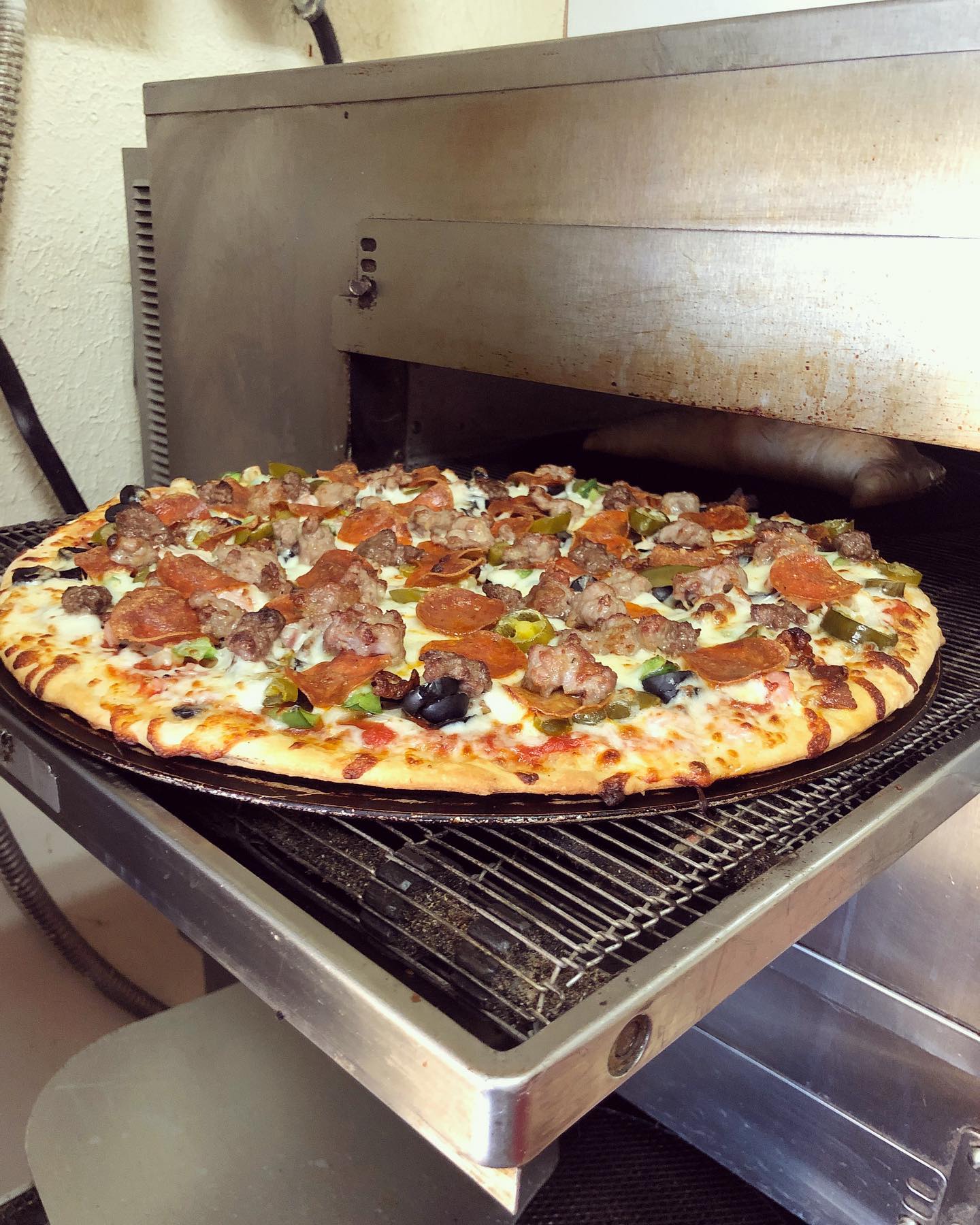 Mom's Pizza 3255 Columbia Pike, Arlington