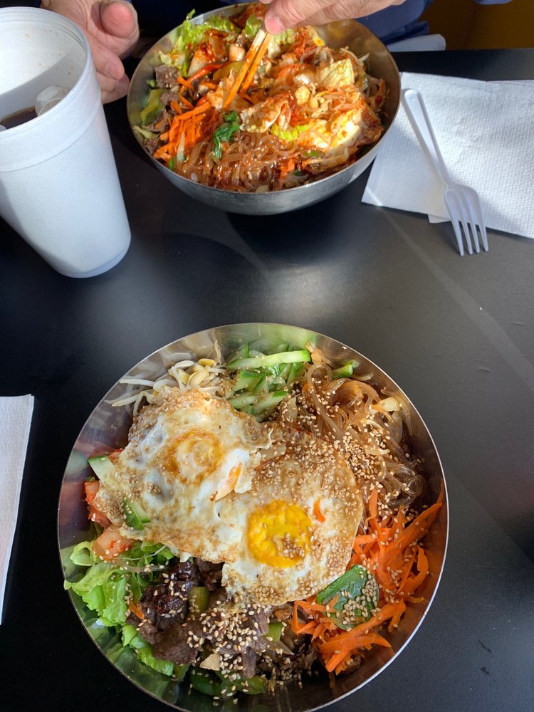 Uptown Cafe 3865 Wilson Blvd, Arlington
