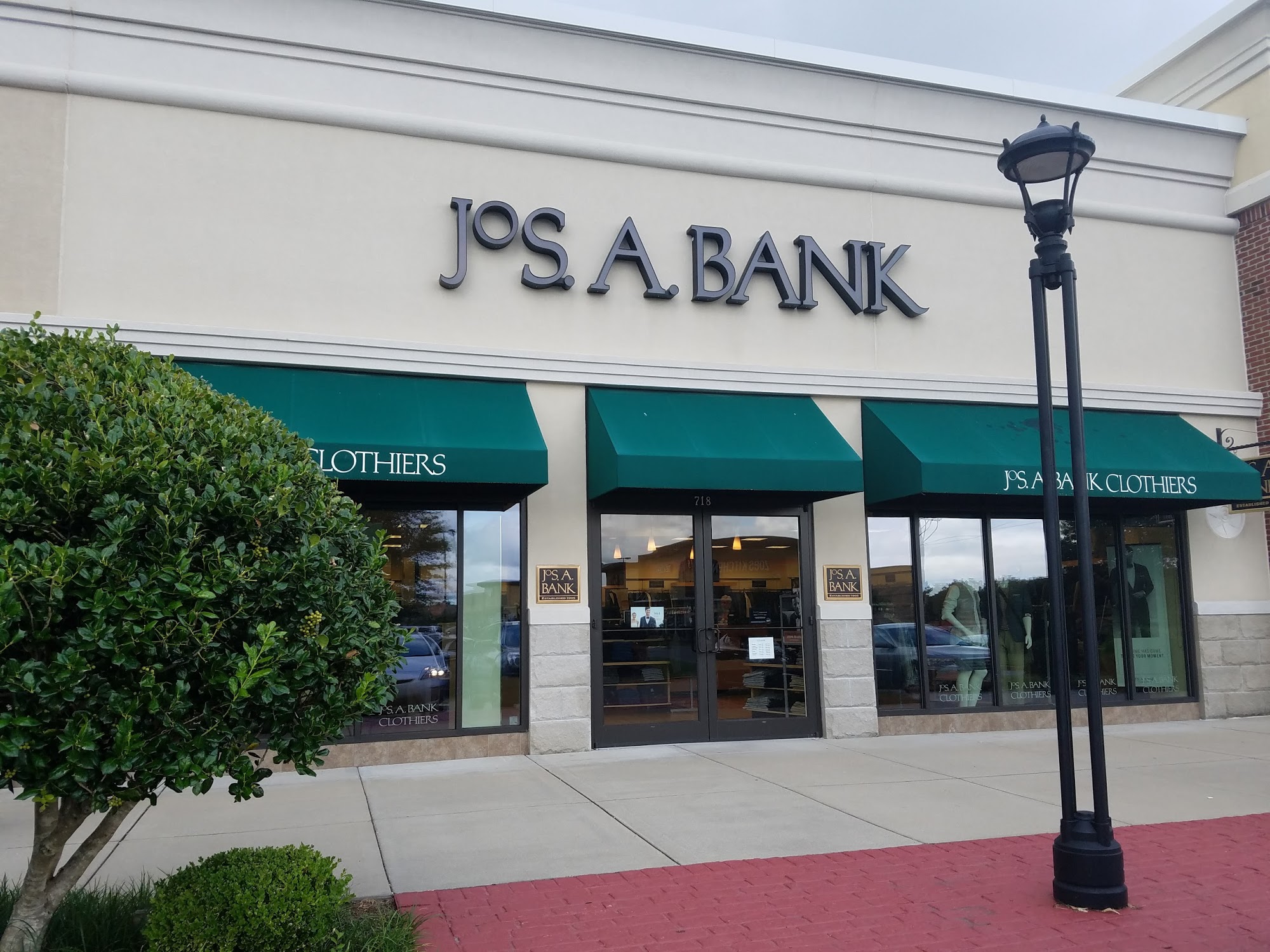 Jos A. Bank