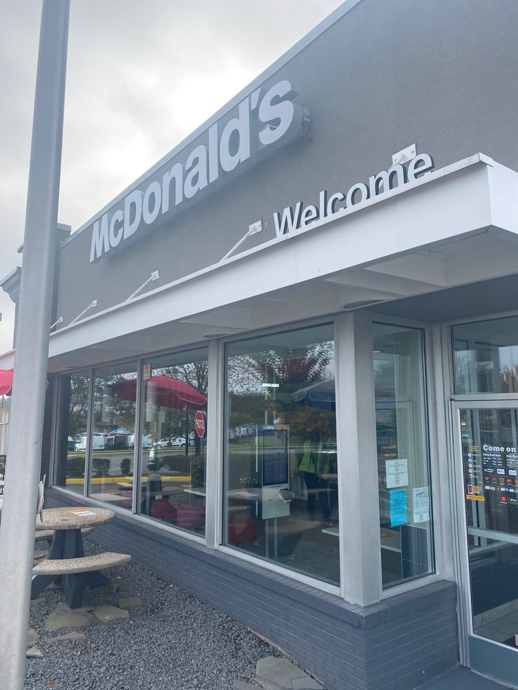 McDonald's 4040 Jermantown Rd, Fairfax