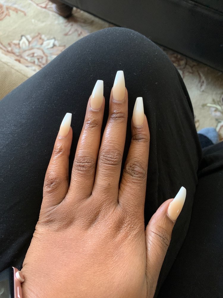 Lee Nails