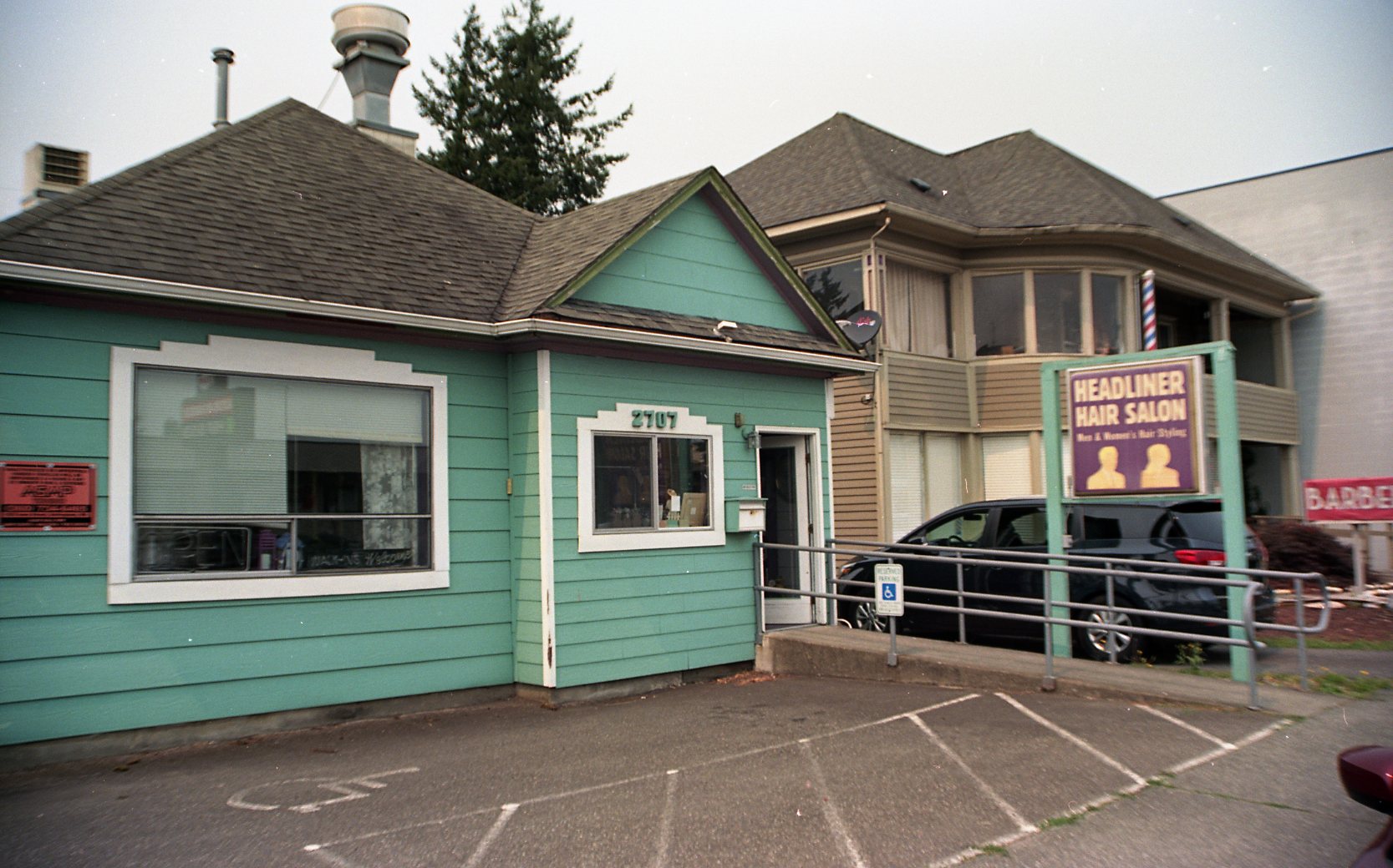 Headliner Hair Salon