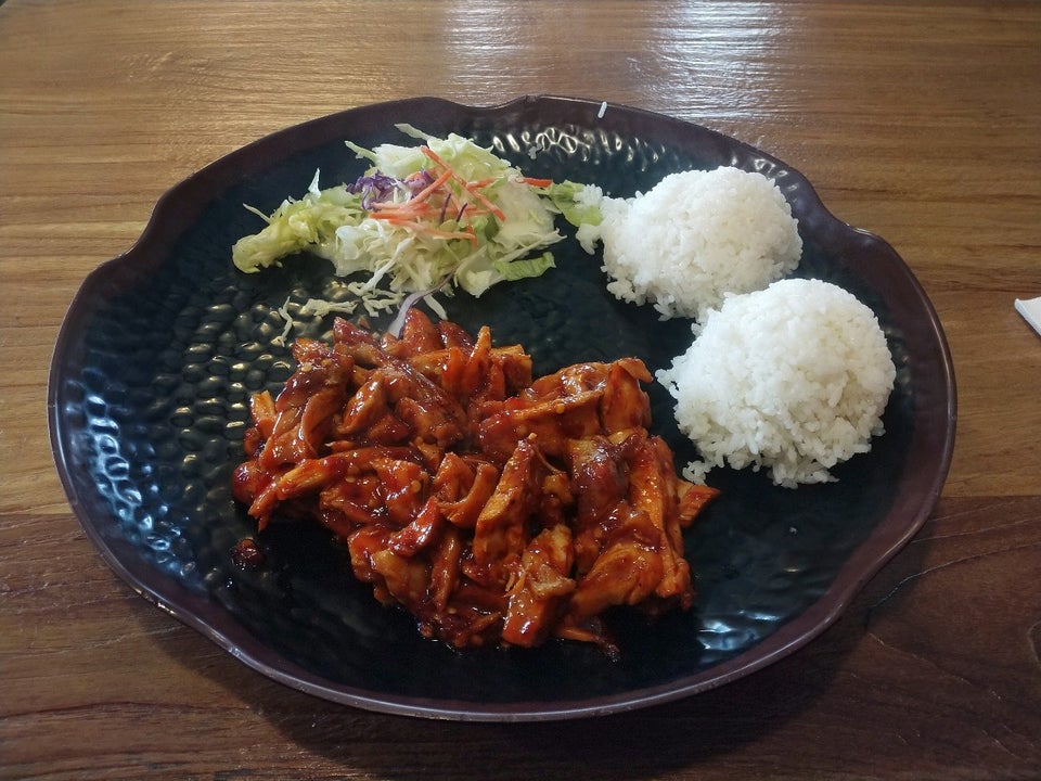 Nom Nom Teriyaki n' More 8833 Evergreen Way, Everett