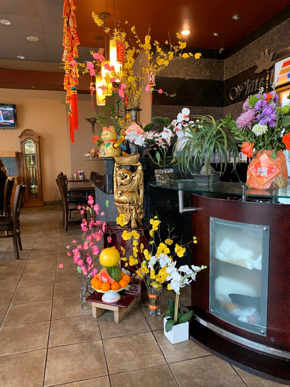 White Lotus Restaurant 35 SE Everett Mall Way # 106, Everett