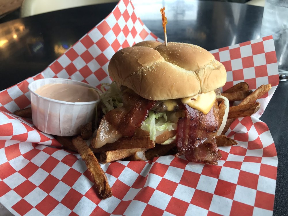 Soundview Tavern 1116 Hewitt Ave, Everett