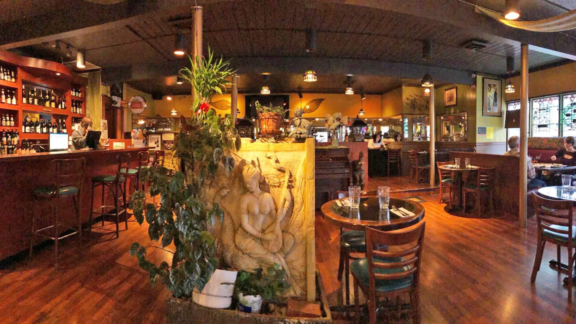 Bhu-Ping Thai Cuisine 6600 Evergreen Way, Everett