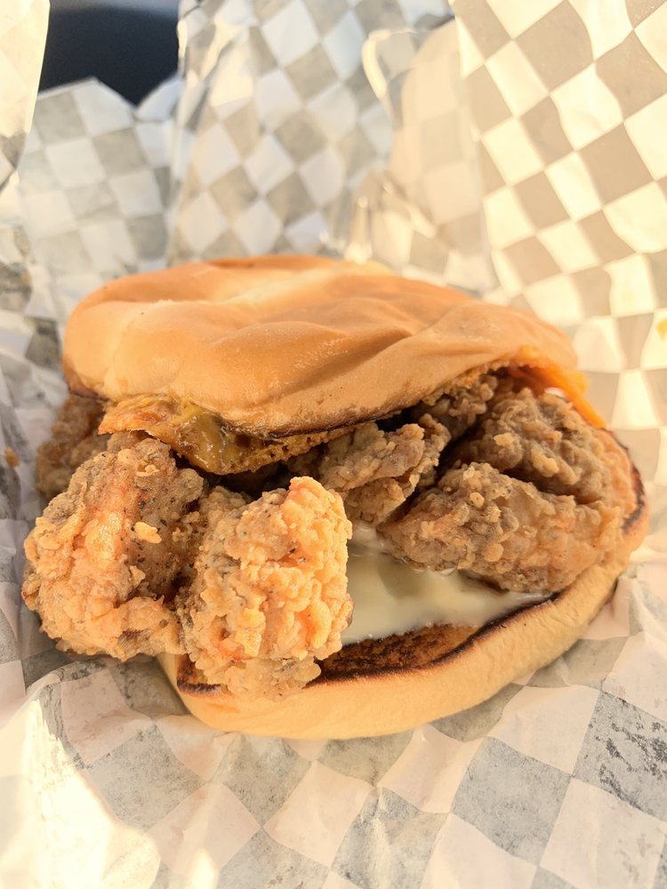 Zoey's Fried Chicken Sandwiches & Wings 510 W Casino Rd suite g, Everett