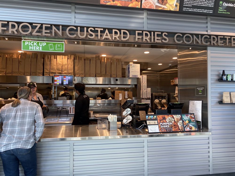 Shake Shack 300 Peter Kirk Ln, Kirkland