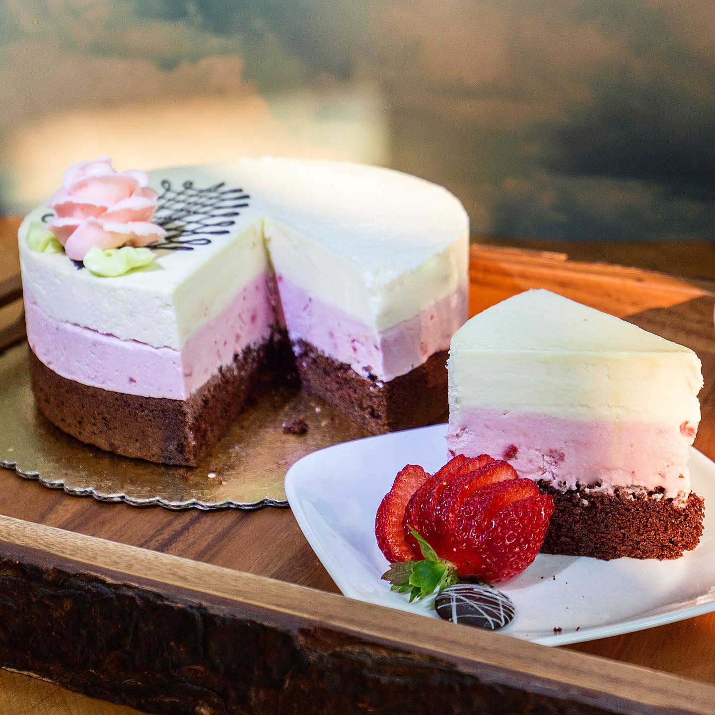 Hoffman's Fine Cakes and Pastries 16175 Cleveland St, Redmond