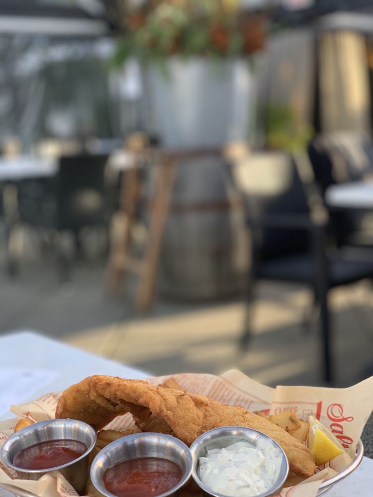 Salty's on Alki Beach 1936 Harbor Ave SW, Seattle