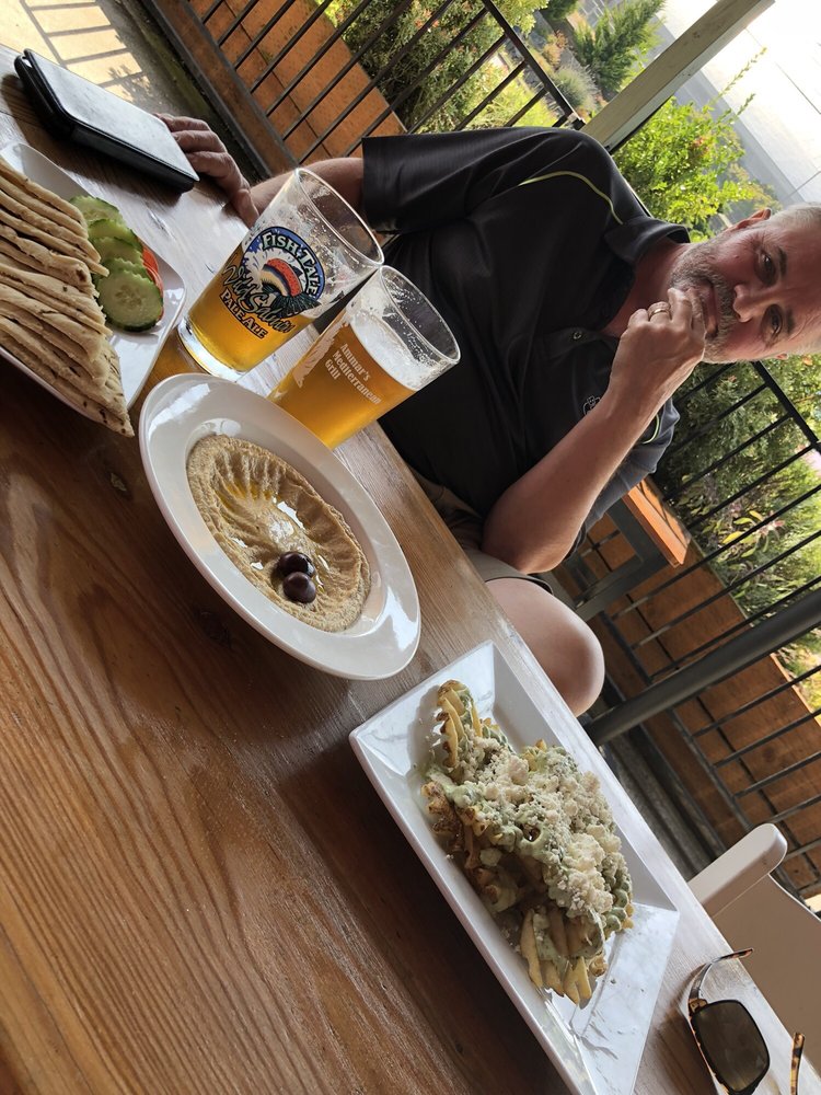 Sluggo Brewing Tap and Kitchen 409 E 26th St, Tacoma
