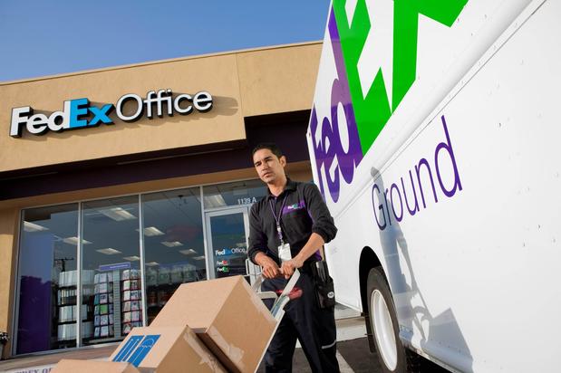 FedEx Office Print & Ship Center 5353 N Port Washington Rd, Milwaukee