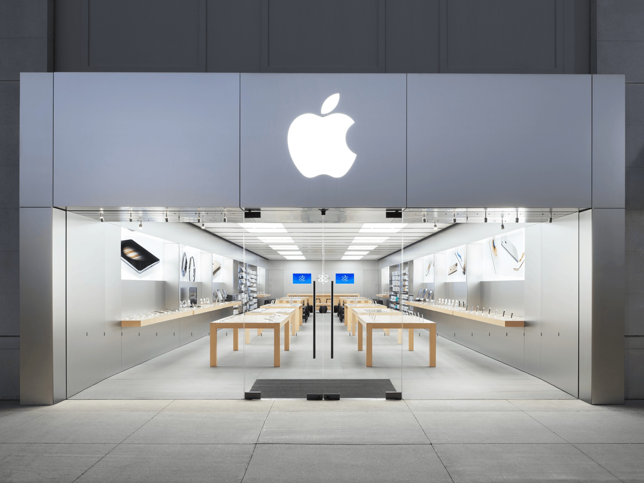 Apple Bayshore 5715 N Centerpark Way, Glendale