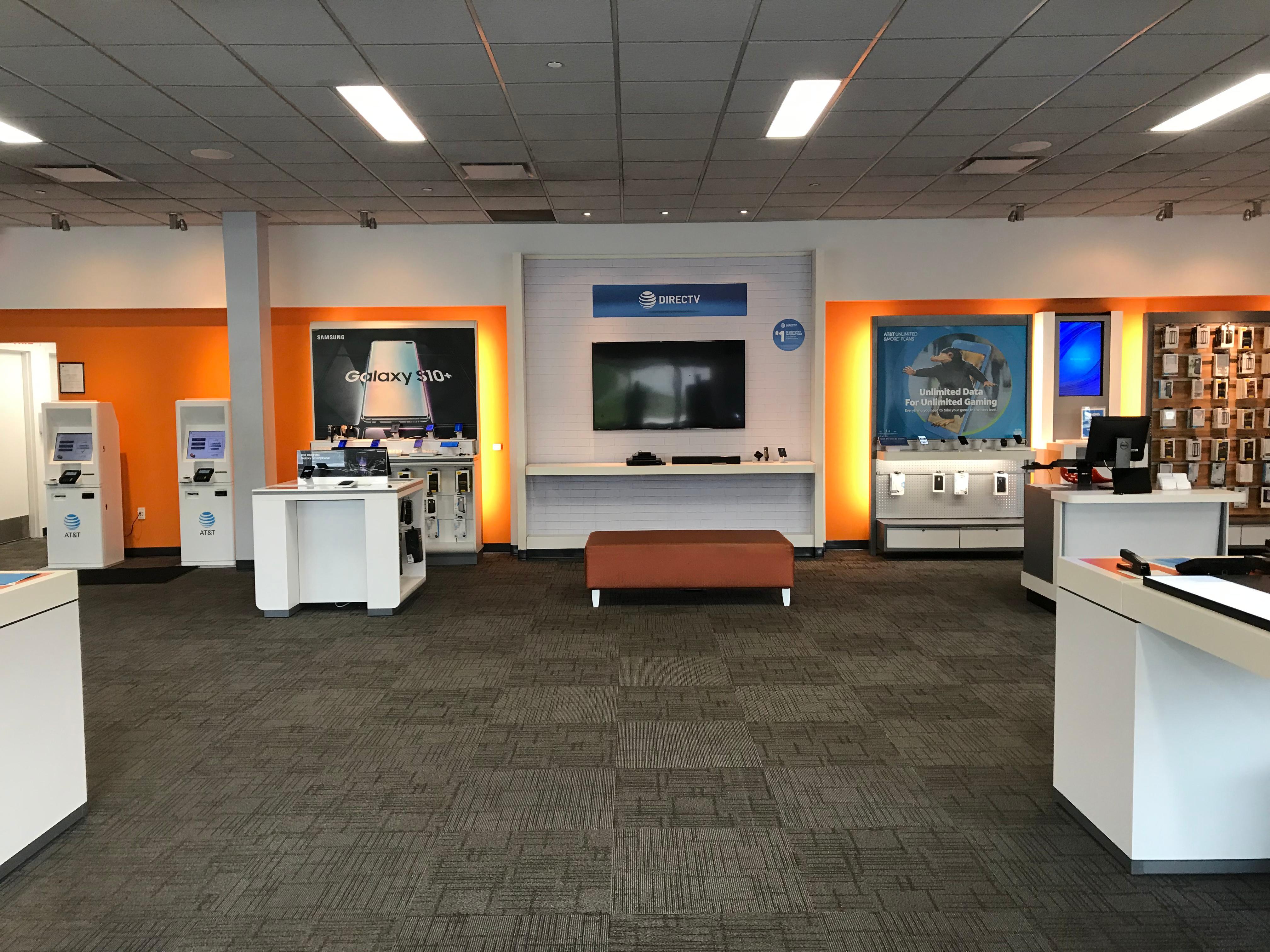 AT&T Store 6150 N Port Washington Rd Suite H, Glendale