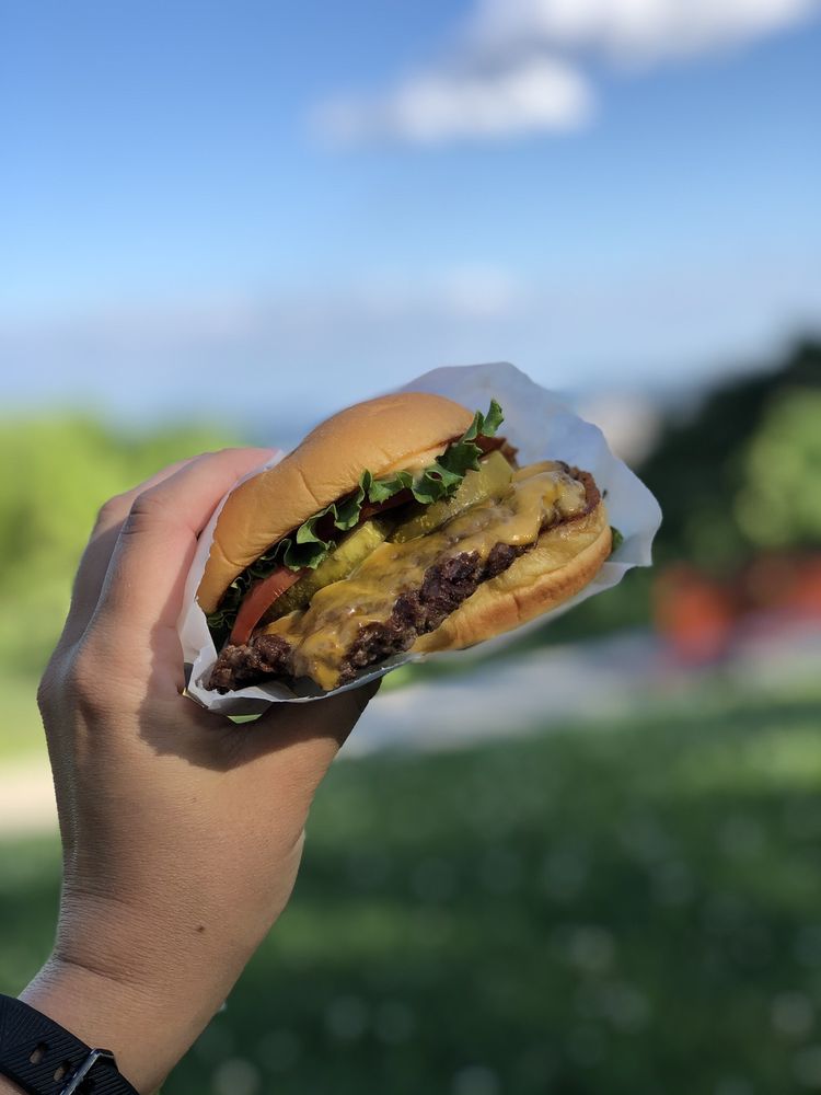 Shake Shack 220 E Buffalo St Suite 110, Milwaukee