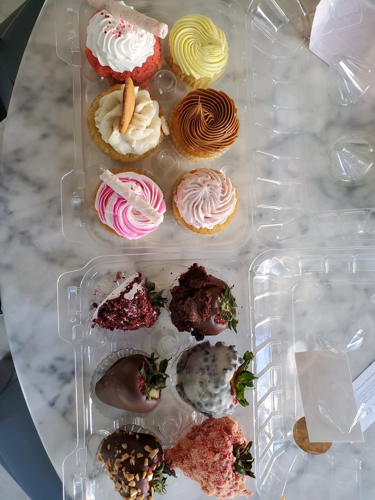 Bougie Berries Dessert Boutique 7157 W Burleigh St, Milwaukee