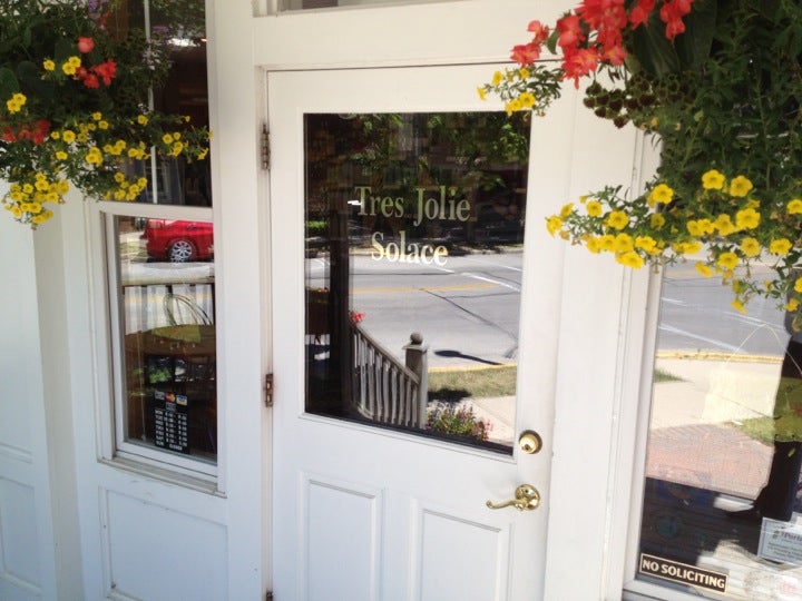 Tres Jolie Solace 166 Green Bay Rd, Thiensville