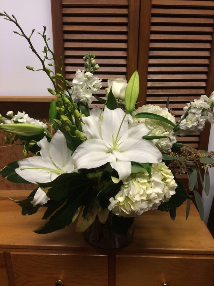 Fantasy Flowers Gifts & Wine Delivery & pick-up 106 E Freistadt Rd, Thiensville